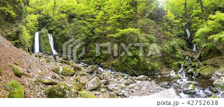 山梨小菅村の雄滝 山梨小菅村の雄滝 42752638
