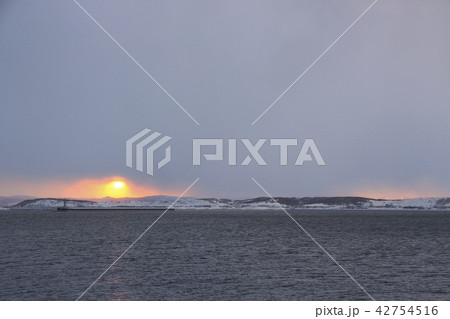 早朝の稚内にて 早朝の稚内にて 42754516