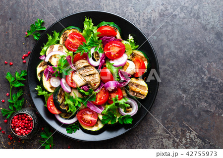 Mushroom salad with fresh and grilled vegetables Mushroom salad with fresh and grilled vegetables 42755973