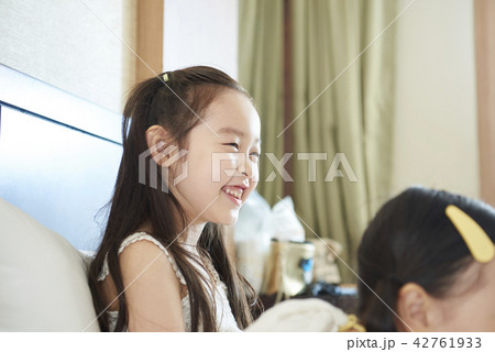 笑顔 微笑 微笑み 42761933