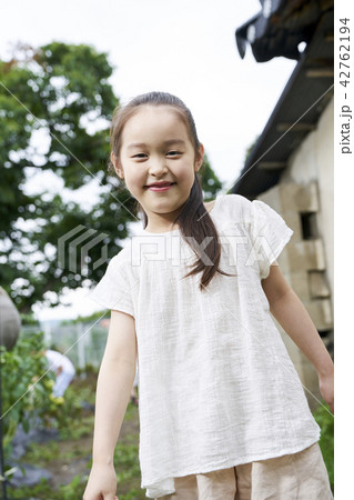 少女 子供 女性 42762194