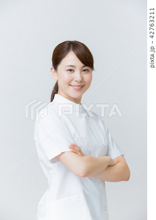 看護師 42763211