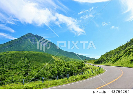 北海道 夏の青空と知床・羅臼岳 北海道 夏の青空と知床・羅臼岳 42764264