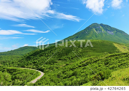 北海道 夏の青空と知床・羅臼岳 北海道 夏の青空と知床・羅臼岳 42764265