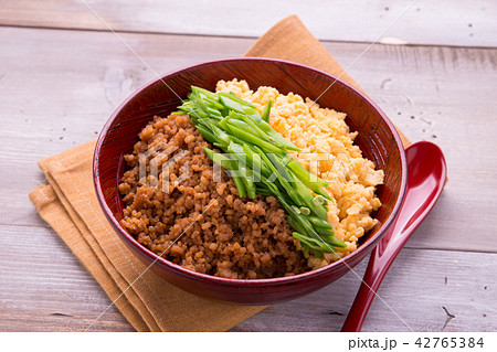 そぼろ丼 42765384