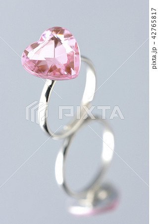 ハートの指輪 42765817