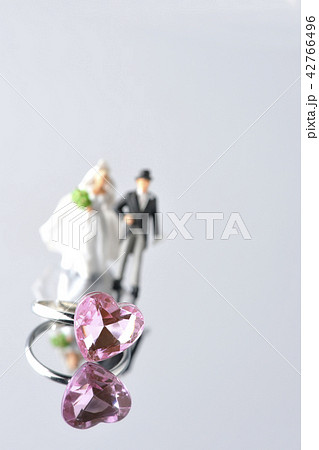 私達結婚します。 私達結婚します。 42766496