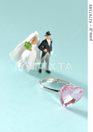 私達結婚します。 私達結婚します。 42767389