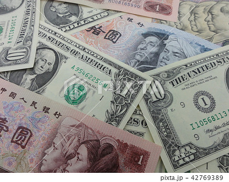 関税　中国　アメリカ　ドル　人民元 42769389