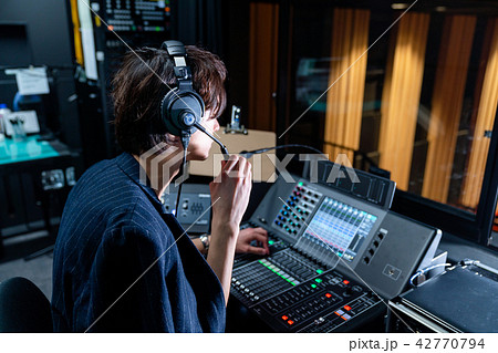 音響オペレーター 42770794