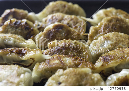焼餃子 42770958
