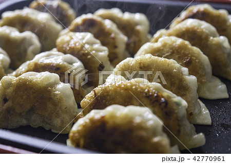 焼餃子 42770961