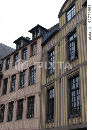 ルーアンの町並み　フランス 42770995