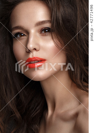 Beautiful brunette model : volume curls, classic makeup and sexy lips. The beauty face. 42771496
