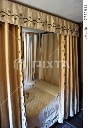 Four poster bed Four poster bed 42772911