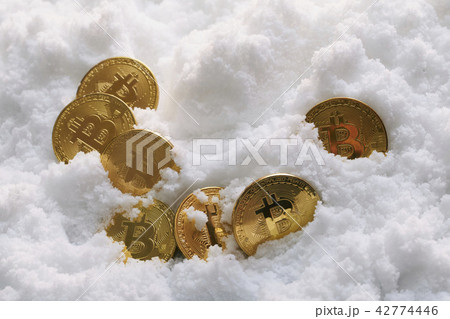 雪に埋もれたビットコイン 雪に埋もれたビットコイン 42774446