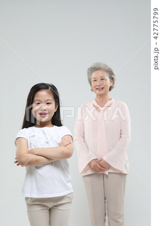 おばあちゃん 家族 ファミリー 42775799