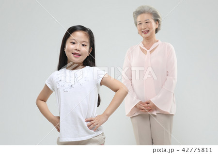 おばあちゃん 家族 ファミリー 42775811