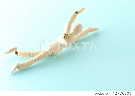 ひたすら泳ぎます。 42776509