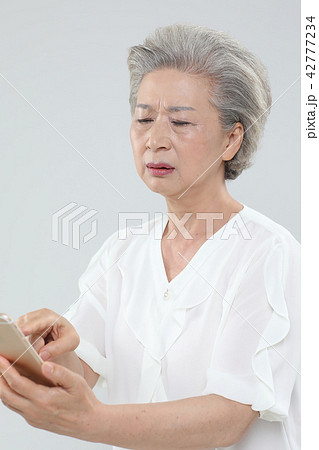 おばあちゃん 高齢者 老人 42777234