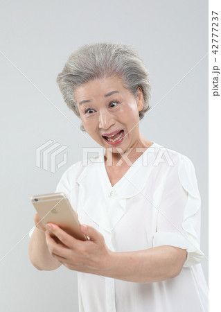 おばあちゃん 家族 ファミリー 42777237