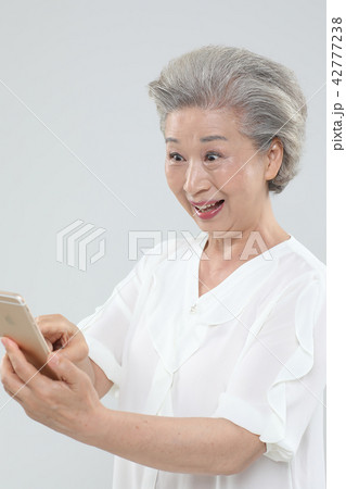 おばあちゃん 家族 ファミリー 42777238