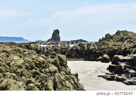 海岸の白砂と岩 海岸の白砂と岩 42778243