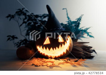 Scary traditional smiley pumpkin lantern 42778534