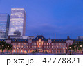 夕暮れ時の東京駅 42778821