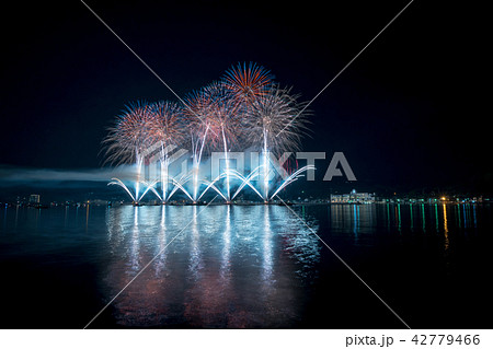 瀬戸内海の海面に映る花火イメージ 瀬戸内海の海面に映る花火イメージ 42779466