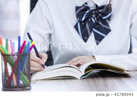女子高生 勉強 正面 顔なし 女子高生 勉強 正面 顔なし 42780043