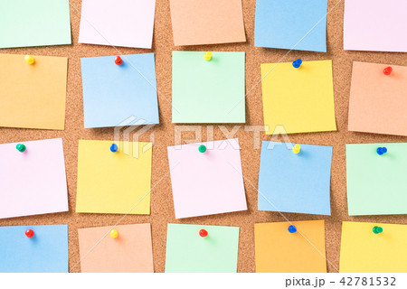 Cork board with colorful blank notes Cork board with colorful blank notes 42781532