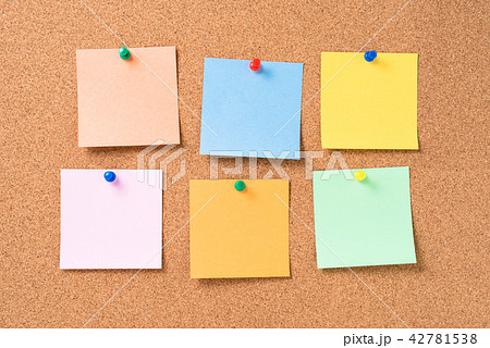 Cork board with colorful blank notes Cork board with colorful blank notes 42781538