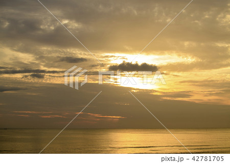 Sunrise in sea the morning clouds and the sky Sunrise in sea the morning clouds and the sky 42781705