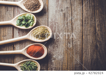 Aromatic herbs and spices on wooden spoons 42782024