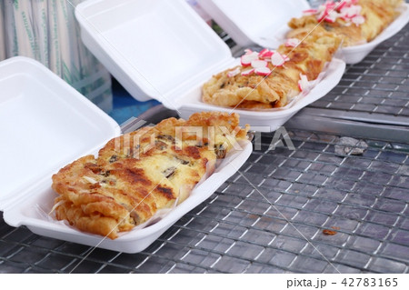 Crispy fried mussels with egg 42783165