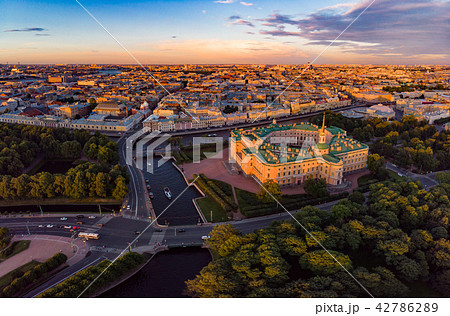 SAINT-PETERSBURG Russia: beautiful Top view of St. Petersburg from the air an Mikhailovsky castle 42786289