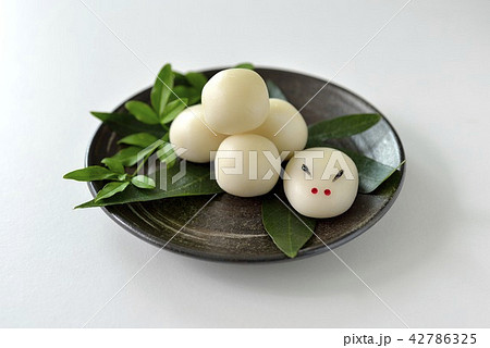 十五夜の月見団子　ウサギ 42786325