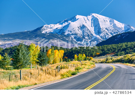 Highway at autumn in Colorado, USA. 42786534