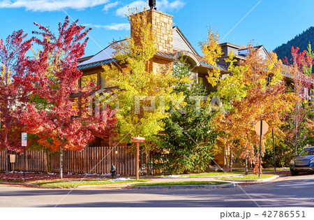 Street in Aspen town at autumn Street in Aspen town at autumn 42786551