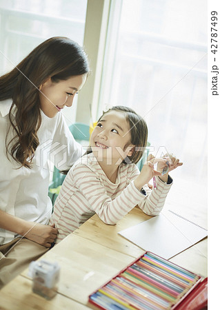 人物 子供 女の子 42787499