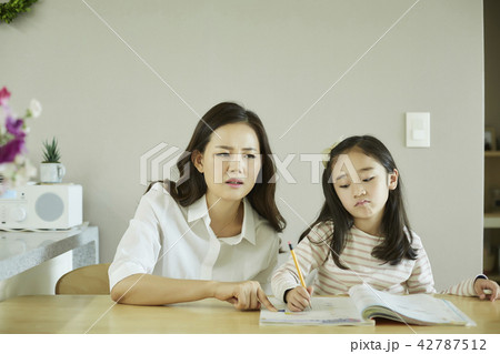 人物 子供 女の子 42787512