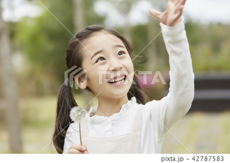 韓国人 少女 笑顔 42787583