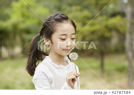 人物 子供 女の子 42787584