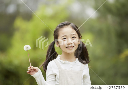 人物 子供 女の子 42787589