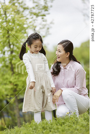 人物 子供 女の子 42787725
