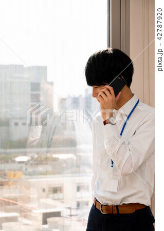 防災イメージ　安否確認 42787920