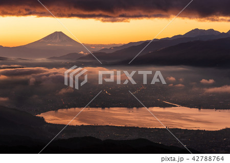 諏訪湖 朝焼け 富士山 諏訪湖 朝焼け 富士山 42788764