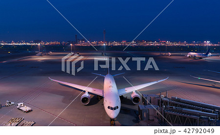 東京国際空港　国際線ターミナル　夜景 42792049