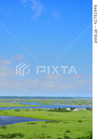 北海道　霧多布湿原　琵琶瀬展望台より望む 42792946